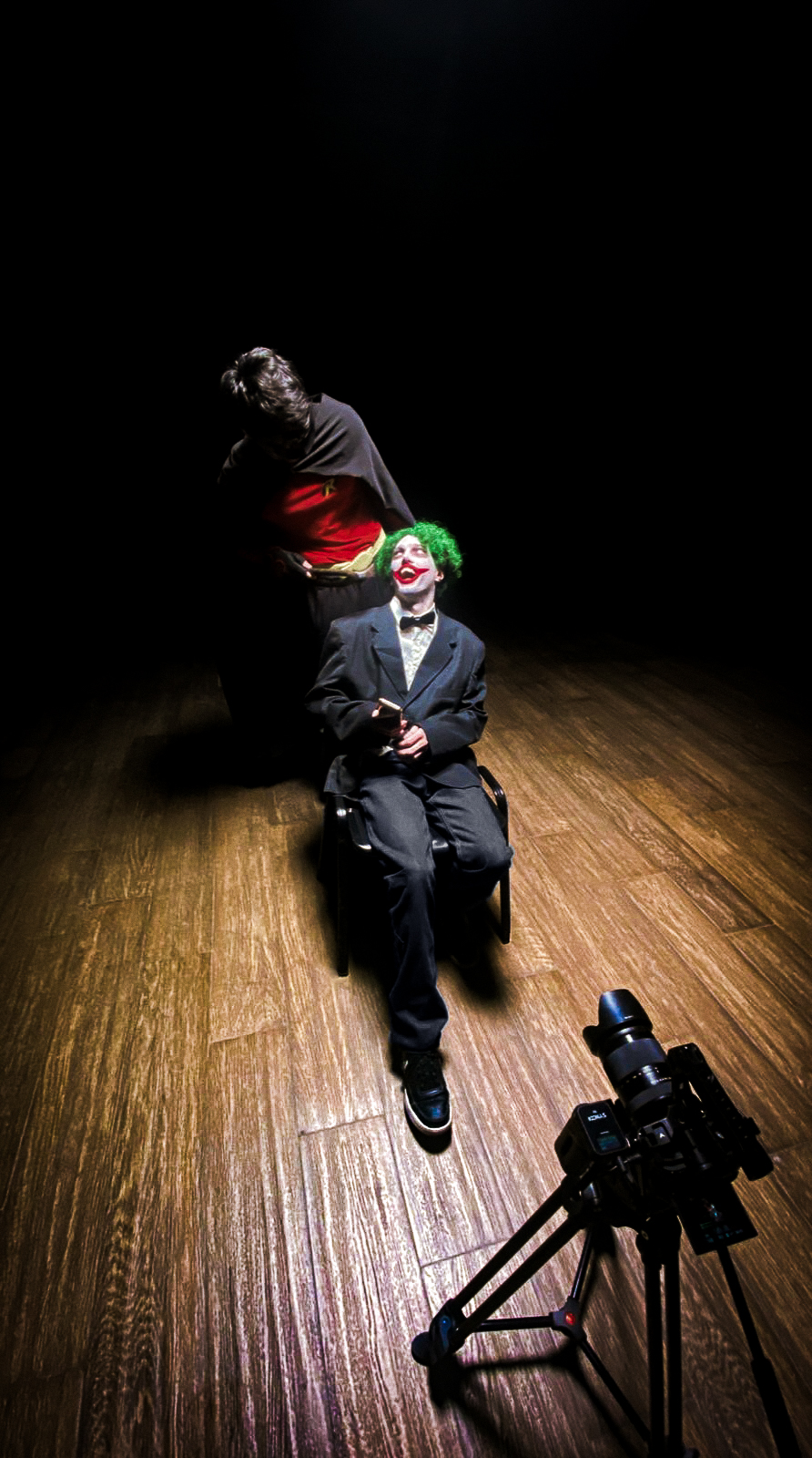 Backstage Joker y Robin y una cámara en La Risa Mortal