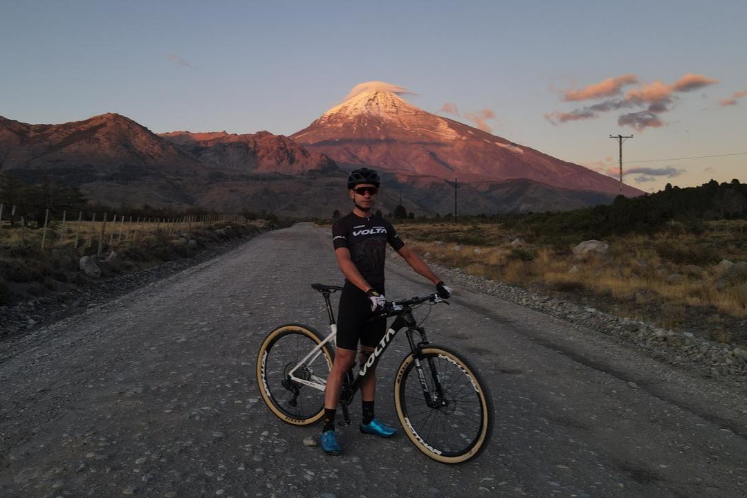 Volta persona en bicicleta