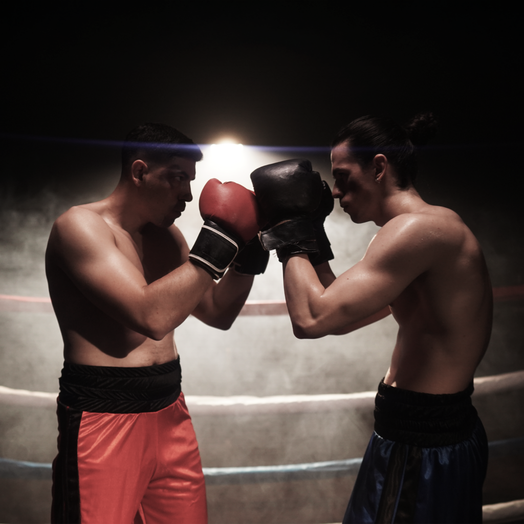 Toro vs. Tano imagen backtage de cerca en ring boxeo