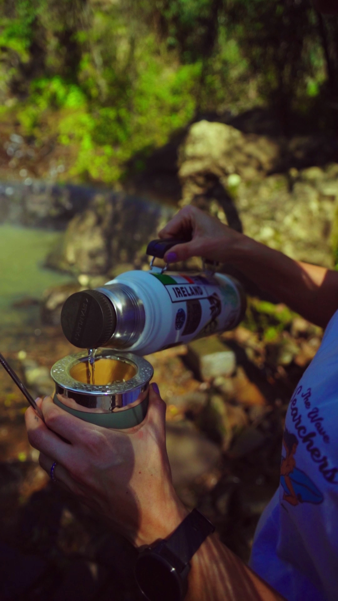 Sirviendo Mate Pampa en Cataratas del Iguazú